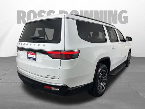 Used 2024 Jeep Wagoneer L Series II RWD image 4
