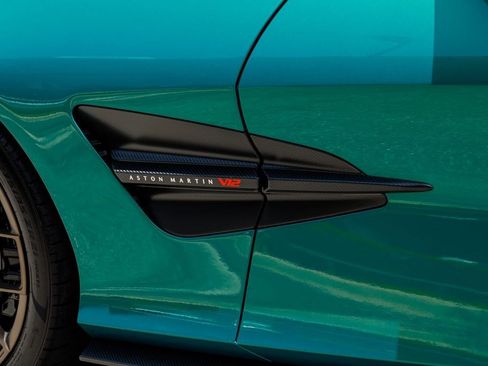 Used 2025 Aston Martin Vanquish RWD image 33