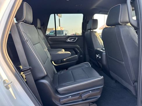 Used 2024 GMC Yukon SLT w/ SLT Luxury Package AWD/4WD image 14