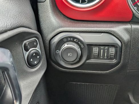 Used 2018 Jeep Wrangler Unlimited Rubicon image 24