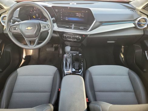 Used 2025 Chevrolet Trax LT FWD image 14