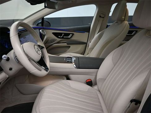 Used 2022 Mercedes-Benz EQS 580 4MATIC Sedan image 11