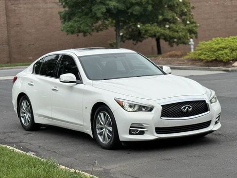 Used 2014 INFINITI Q50 w/ Moonroof Package RWD image 3