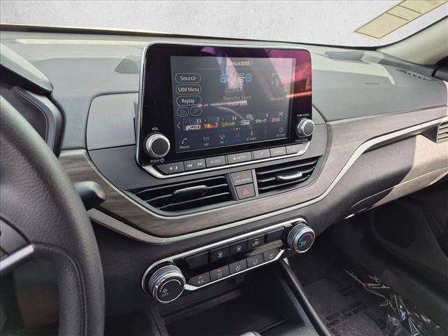 Used 2025 Nissan Altima 2.5 SV FWD image 19