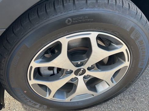 Used 2022 Kia Telluride EX image 7