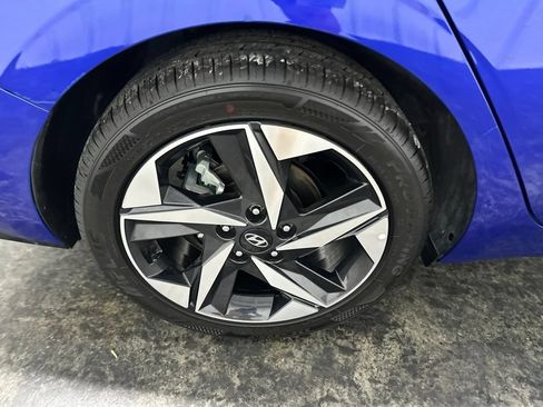 Used 2023 Hyundai Elantra Limited FWD image 5