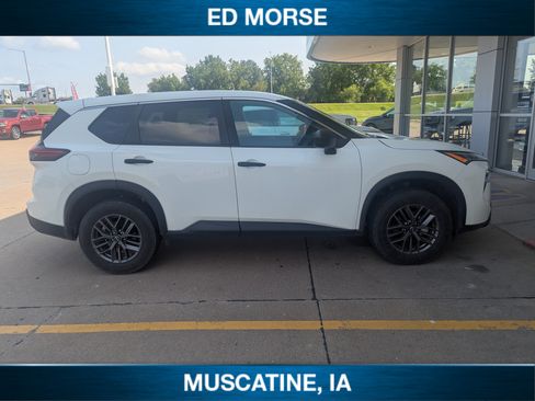 Used 2024 Nissan Rogue S FWD image 3