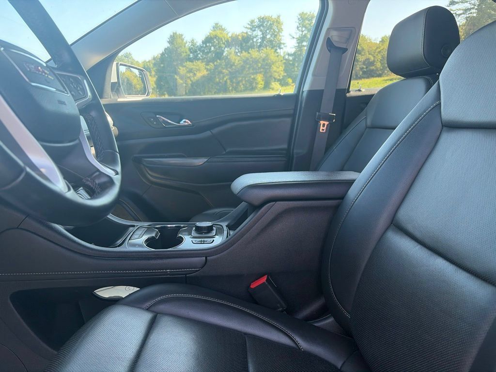 Used 2023 GMC Acadia SLT AWD/4WD image 17
