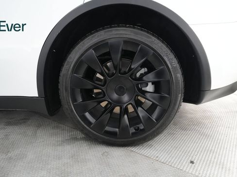 Used 2023 Tesla Model Y Long Range AWD/4WD image 9