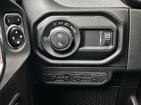 New 2025 Jeep Gladiator Sport image 24