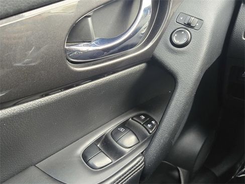 Used 2019 Nissan Rogue S w/ Special Edition Package image 20