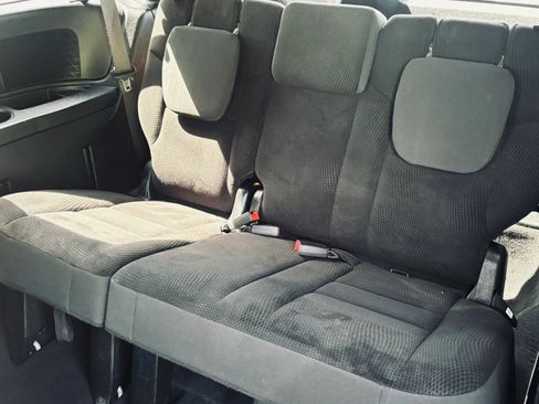 Used 2018 Dodge Grand Caravan SE FWD image 17