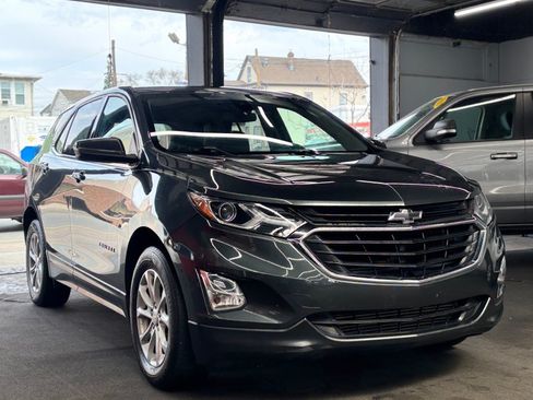 Used 2019 Chevrolet Equinox LT w/ Driver Convenience Package FWD image 3