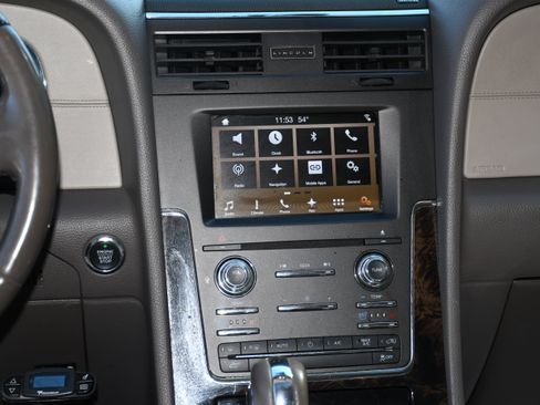 Used 2017 Lincoln Navigator Select image 17