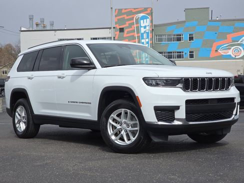 Used 2023 Jeep Grand Cherokee L Laredo image 2