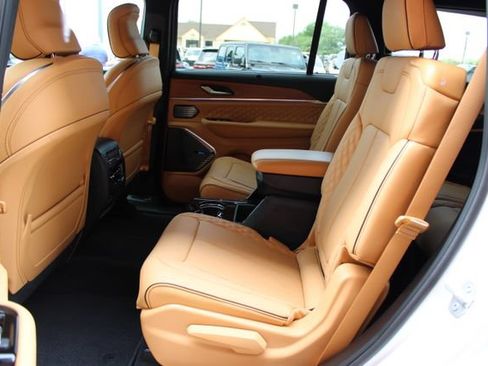 Used 2025 Jeep Grand Cherokee L Summit AWD/4WD image 47