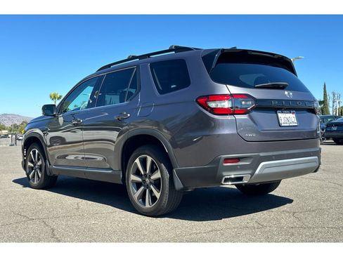 Used 2024 Honda Pilot Elite image 3