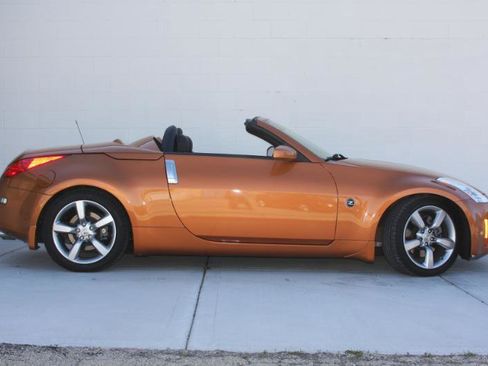 Used 2006 Nissan 350Z Touring RWD image 12