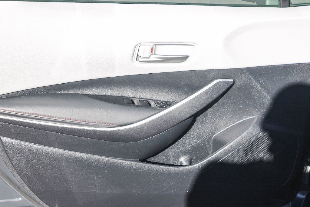 Used 2025 Toyota Corolla SE FWD image 23