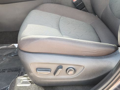 Used 2025 Toyota RAV4 XLE FWD image 18