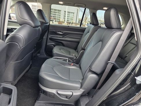 Used 2025 Toyota Grand Highlander AWD image 6