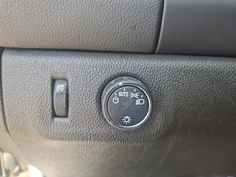 Used 2022 Chevrolet Colorado LT w/ Safety Package RWD image 18