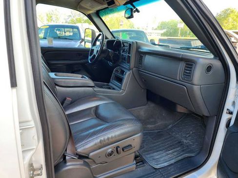 Used 2007 GMC Sierra 3500 SLT w/ Heavy-Duty Power Package AWD/4WD image 18