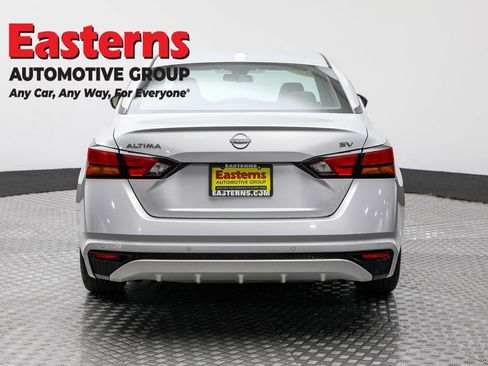 Used 2024 Nissan Altima 2.5 SV image 6