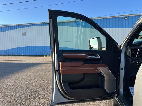 Used 2025 GMC Sierra 2500 Denali Ultimate AWD/4WD image 18