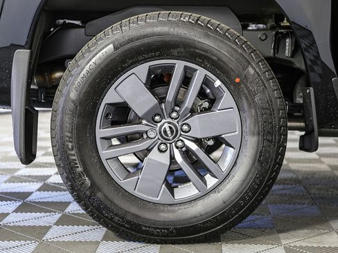 Used 2025 Nissan Frontier SV image 11