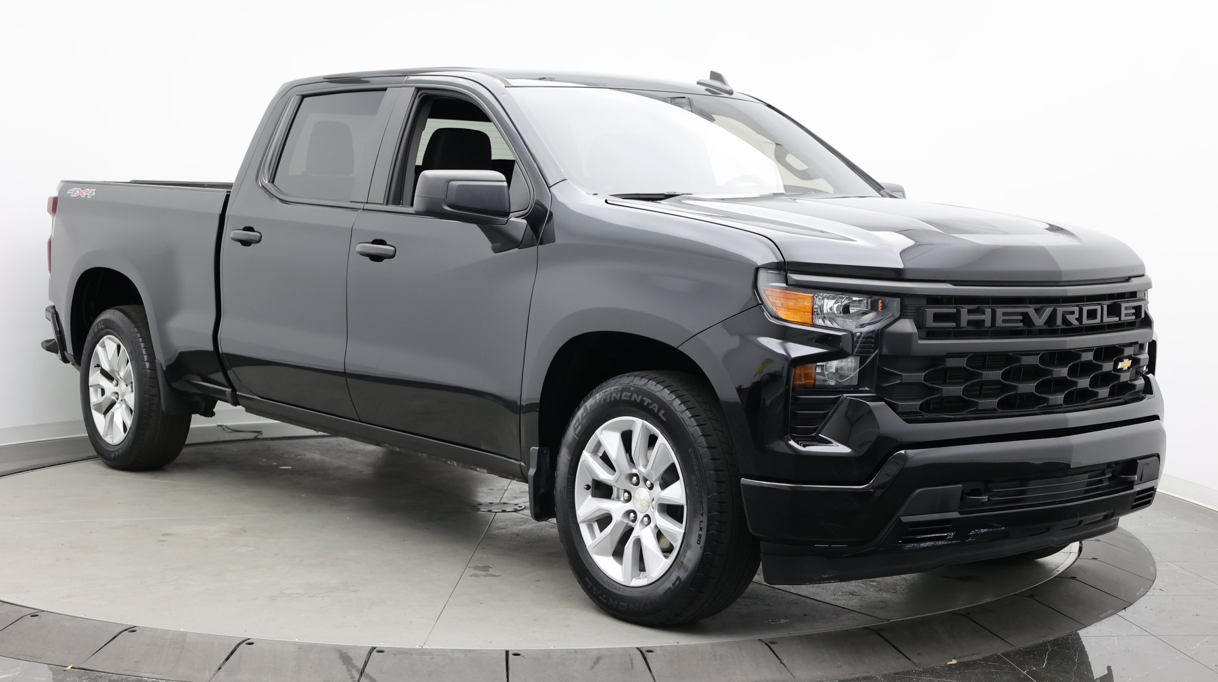 Used 2023 Chevrolet Silverado 1500 Custom AWD/4WD image 3