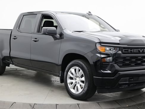 Used 2023 Chevrolet Silverado 1500 Custom AWD/4WD image 3