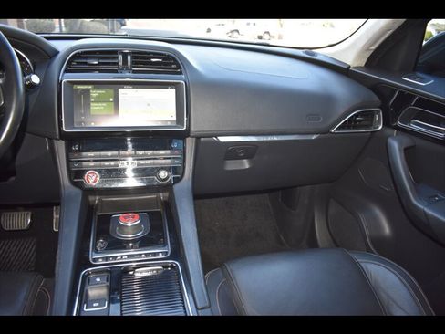 Used 2019 Jaguar F-PACE Prestige AWD/4WD image 30