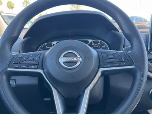 Used 2024 Nissan Altima 2.5 SV FWD image 12