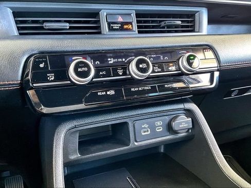 Used 2025 Honda Pilot TrailSport image 23