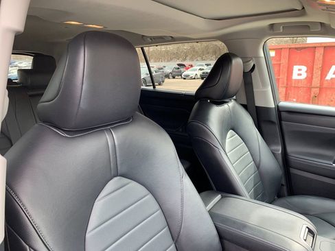 Used 2024 Toyota Highlander XLE image 21
