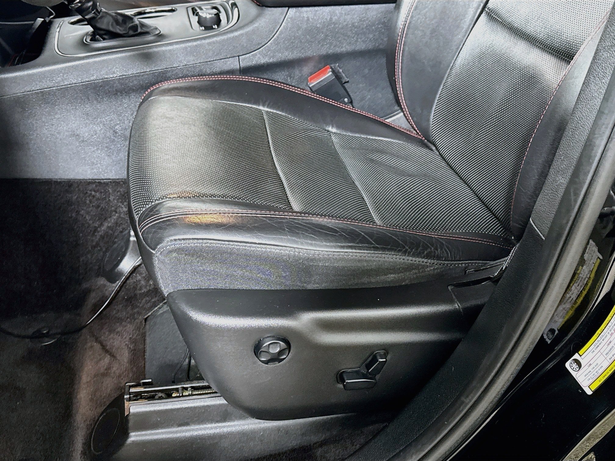 Used 2018 Dodge Durango R/T w/ Blacktop Package AWD/4WD image 23