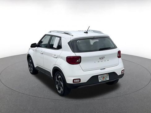 Used 2026 Hyundai Venue SEL FWD image 10