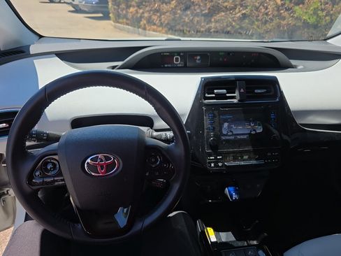 Used 2019 Toyota Prius XLE AWD/4WD image 9