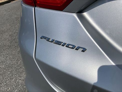 Used 2014 Ford Fusion SE w/ Equipment Group 202A image 30