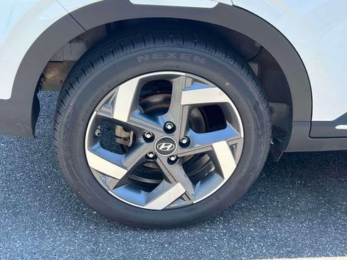 Used 2025 Hyundai Venue Limited FWD image 13