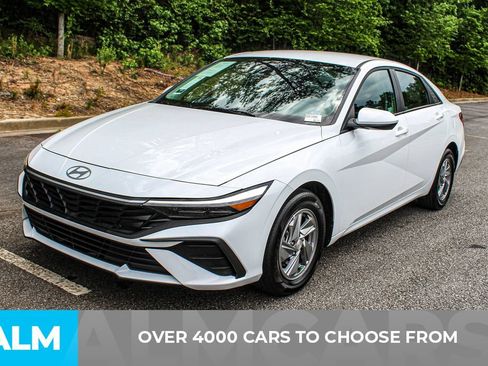 Used 2025 Hyundai Elantra SE FWD image 3