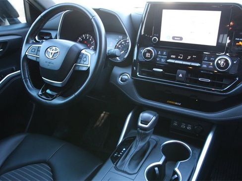 Used 2023 Toyota Highlander L image 33