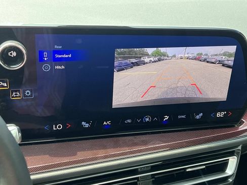 Used 2025 Chevrolet Traverse Z71 AWD/4WD image 21