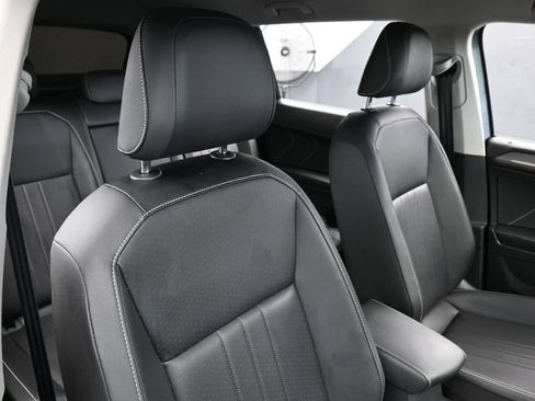 Used 2023 Volkswagen Tiguan SE FWD image 42