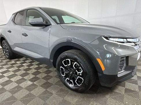 Used 2024 Hyundai Santa Cruz SE FWD image 2
