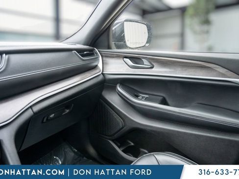 Used 2024 Jeep Grand Cherokee L Limited w/ Luxury Tech Group II AWD/4WD image 14