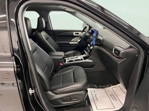 Used 2022 Ford Explorer Limited w/ Limited Technology Package AWD/4WD image 16