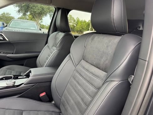 New 2025 Mitsubishi Outlander SE image 32