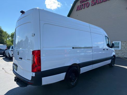 Used 2024 Mercedes-Benz Sprinter 2500 image 3